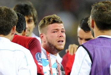 Tân binh của Liverpool chia tay Sevilla trong nước mắt